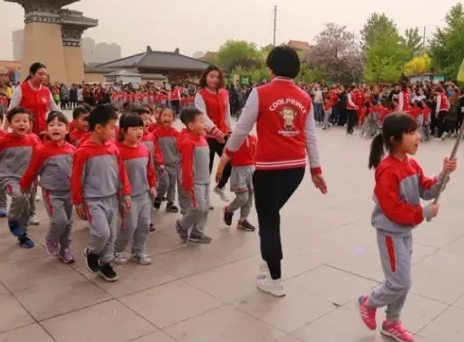 春暖花开，阳光正好——七色光开阳幼儿园四季青园举办亲子运动会