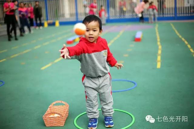 【七色光四季青园】“大手拉小手，一起来运动”趣味运动会 