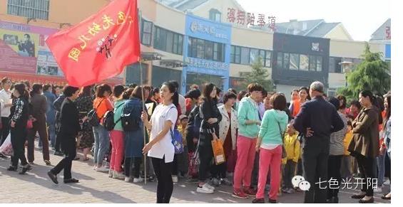 中心园组织小朋友参观南程庄消防支队