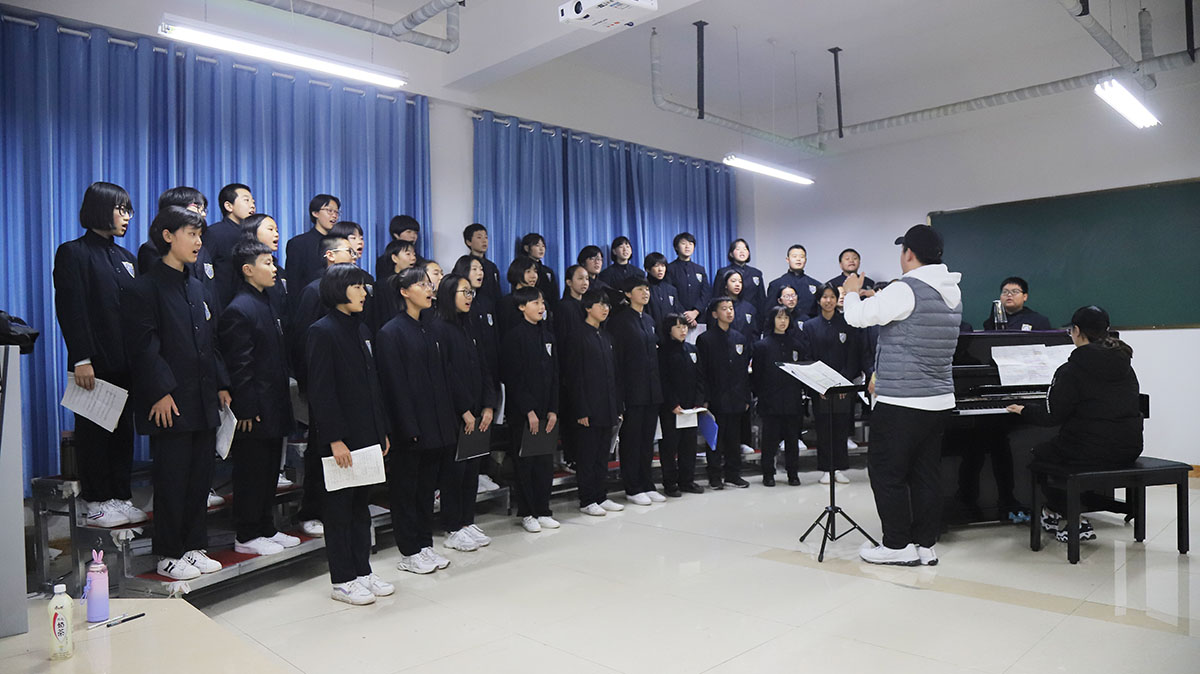 七色光开阳中学合唱团成立啦！