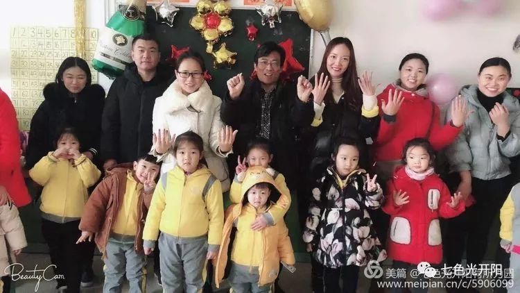今天,七色光开阳有所为园的孩子们“职业体验馆”里迎新年! 今天,七色光开阳有所为园的孩子们“职业体验馆”里迎新年!