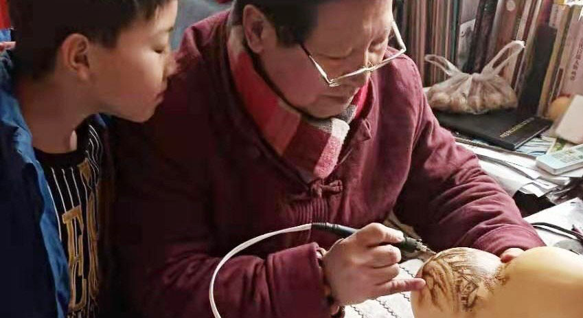 我们的作业不一样——七色光开阳第二小学寒假作业之“成安葫芦烙画”