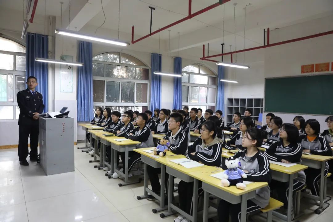 【法制进校园，护航青春助成长】开阳中学法制宣传教育活动第二期